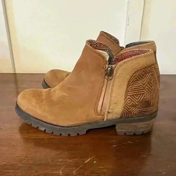 The North Face Bridgeton Women's Brown/Tan Leather Zip Ankle Boots Size 5 - Picture 3 of 9
